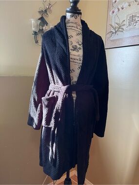 Ardene Women's Black Plush Robe